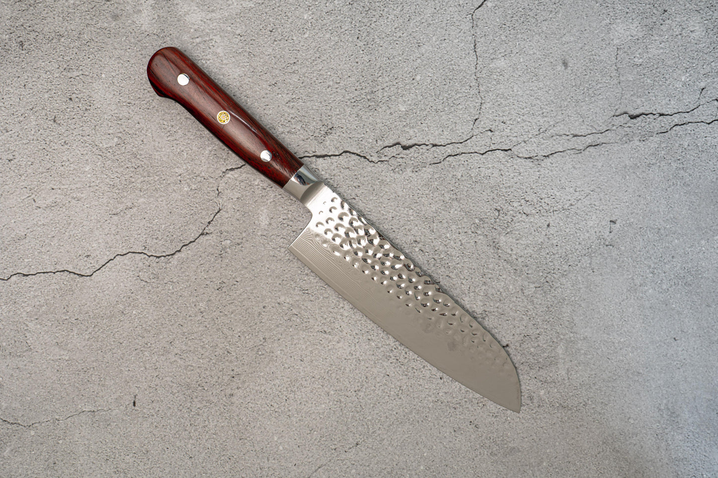 Couteau Santoku Damas martelé Noseto Yohan 180 mm, manche occidental en palissandre