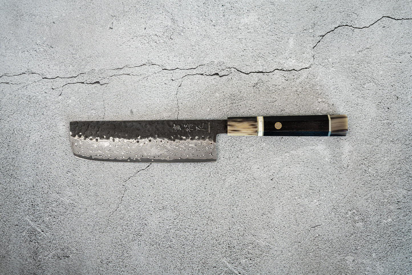 Noseto Vg10 67 couches Damas Tsuchime Finition Nakiri 180 mm Corne de buffle blanche Bois d'ébène