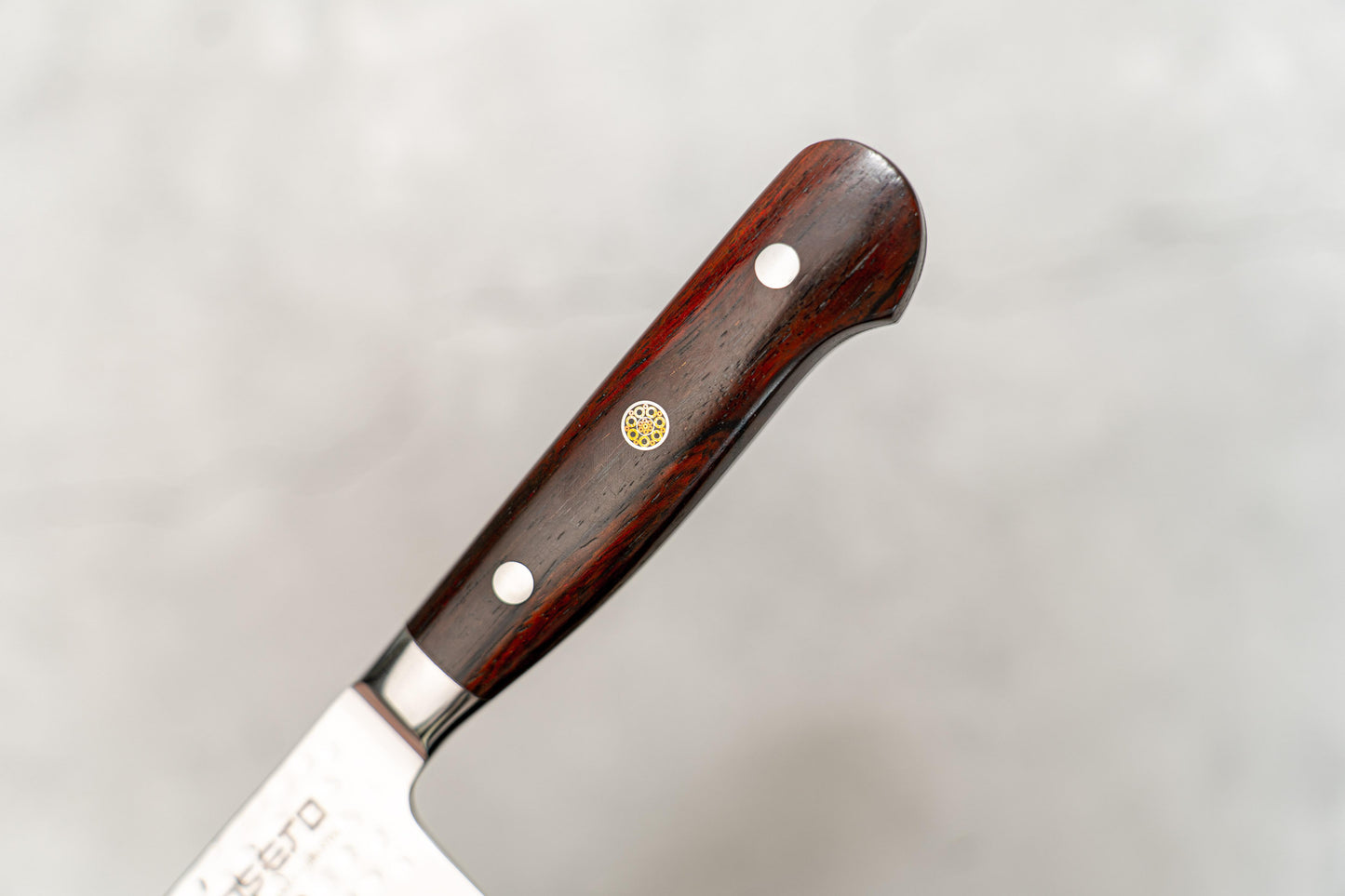 Couteau à pain Noseto Yohan martelé Damas 210 mm Manche occidental en palissandre