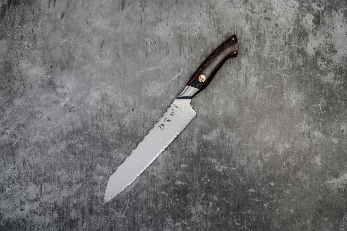 Couteau à pain Noseto Roku, noyau en acier poudré 73 couches, manche en G10 noir et rouge