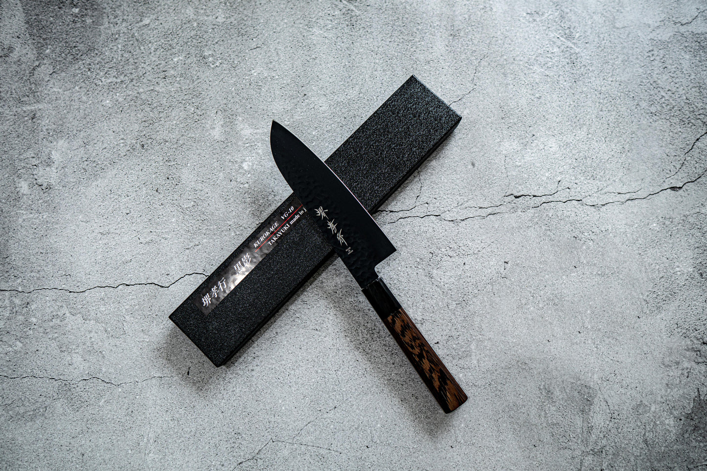 Sakai Takayuki Santoku 170 mm Kurokage VG10 martelé revêtement en téflon poignée wengé