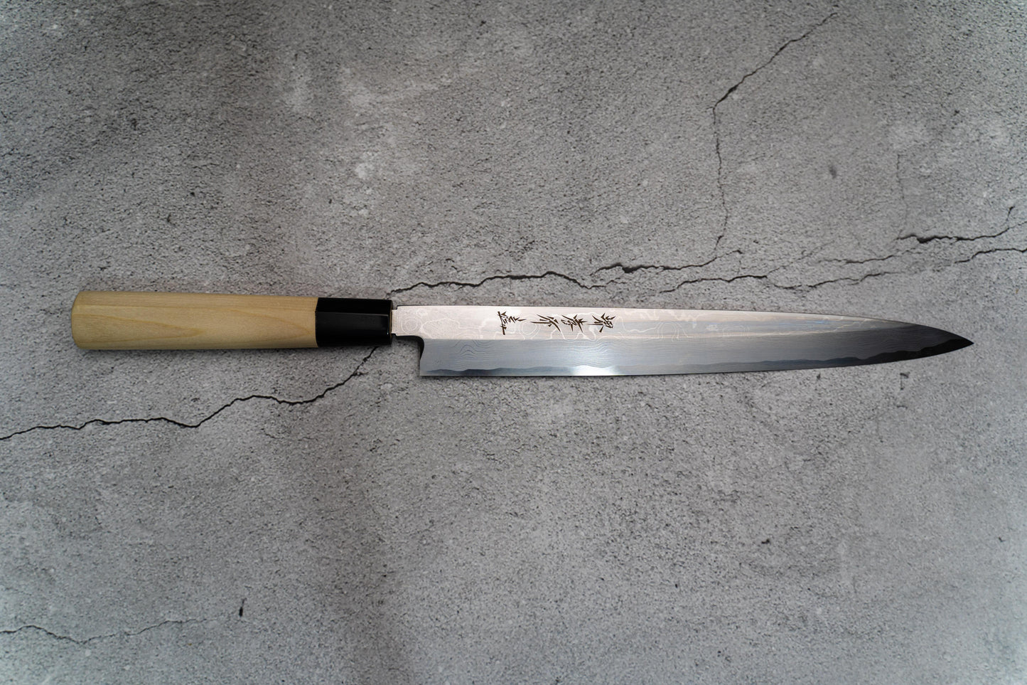 Sakai Takayuki Uzushio Couteau japonais No.2 Yanagiba en acier blanc, manche Magnolia de 270 mm