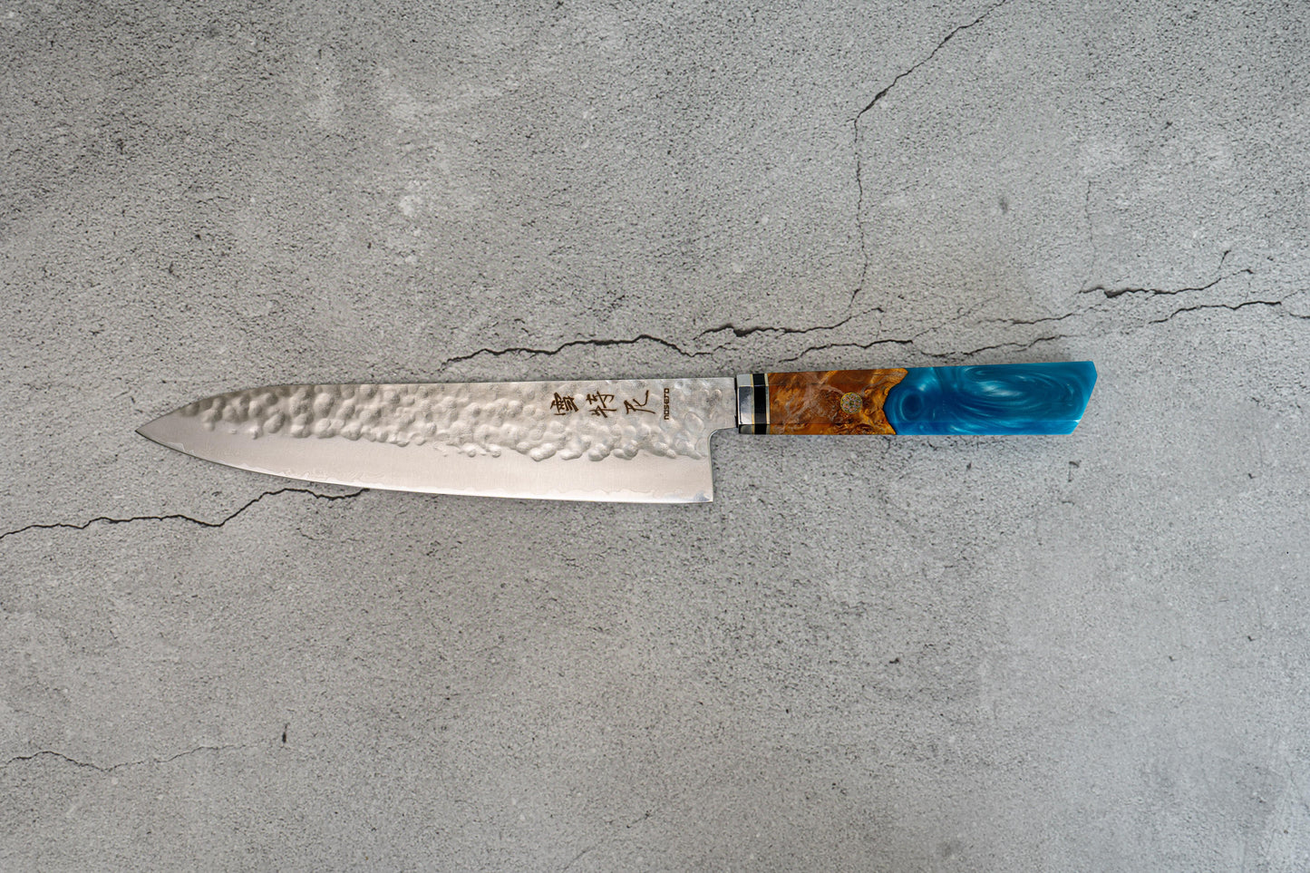 Noseto Blue Hammered VG-10 67 layers 210mm Damascus Resin Handle Wood