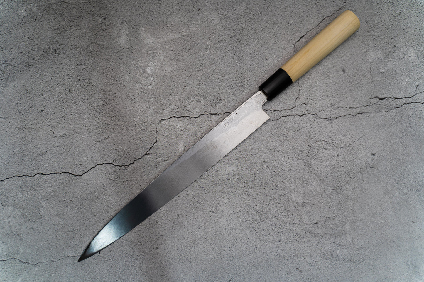 Sakai Takayuki Uzushio Couteau japonais No.2 Yanagiba en acier blanc, manche Magnolia de 270 mm