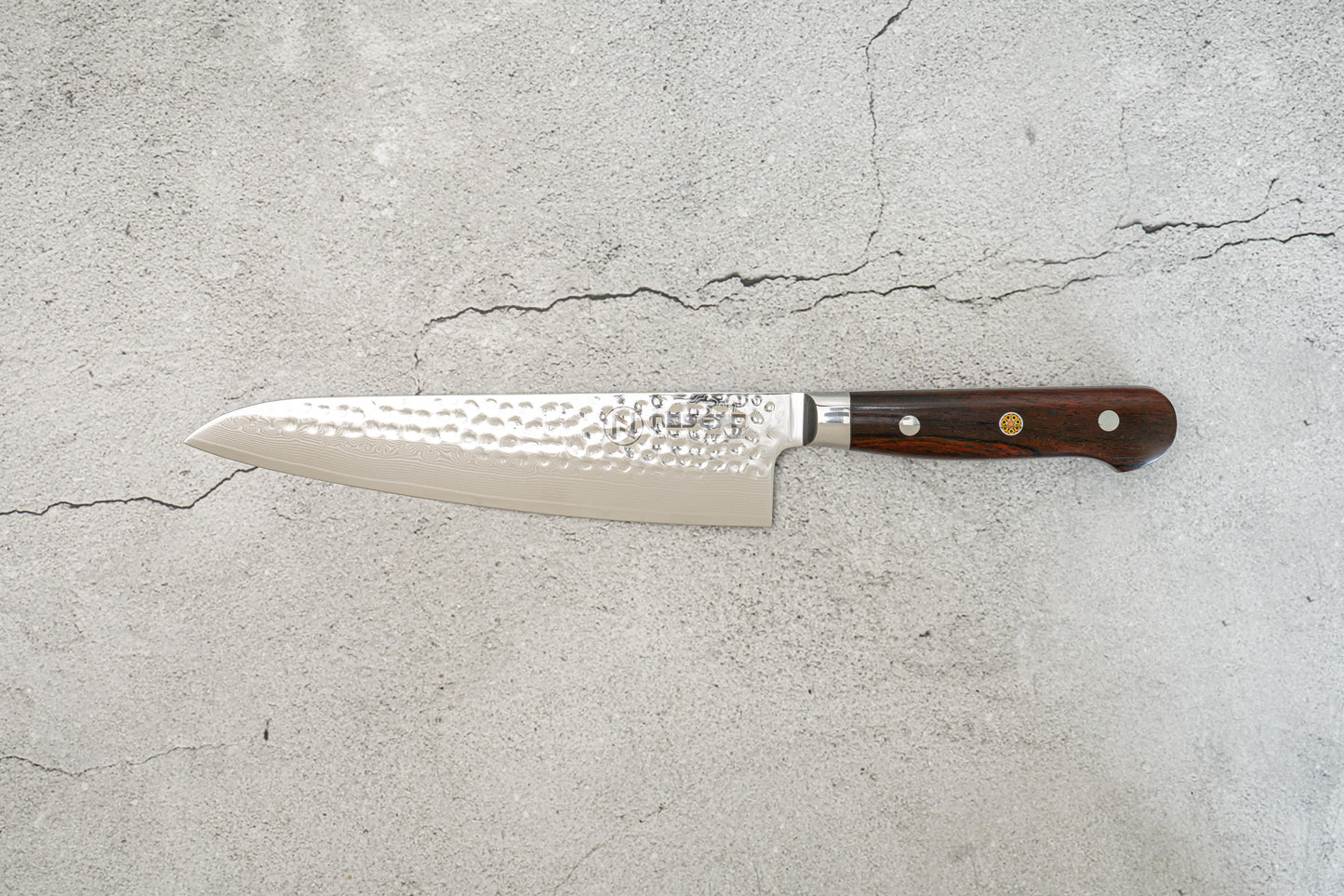 Couteau de poche Noseto Yohan en acier damas martelé 210 mm, manche occidental en palissandre