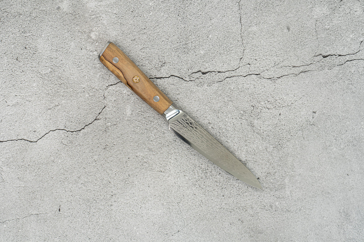 Couteau Damas 130 mm, noyau en acier AUS-10, 45 couches, bois d'olivier