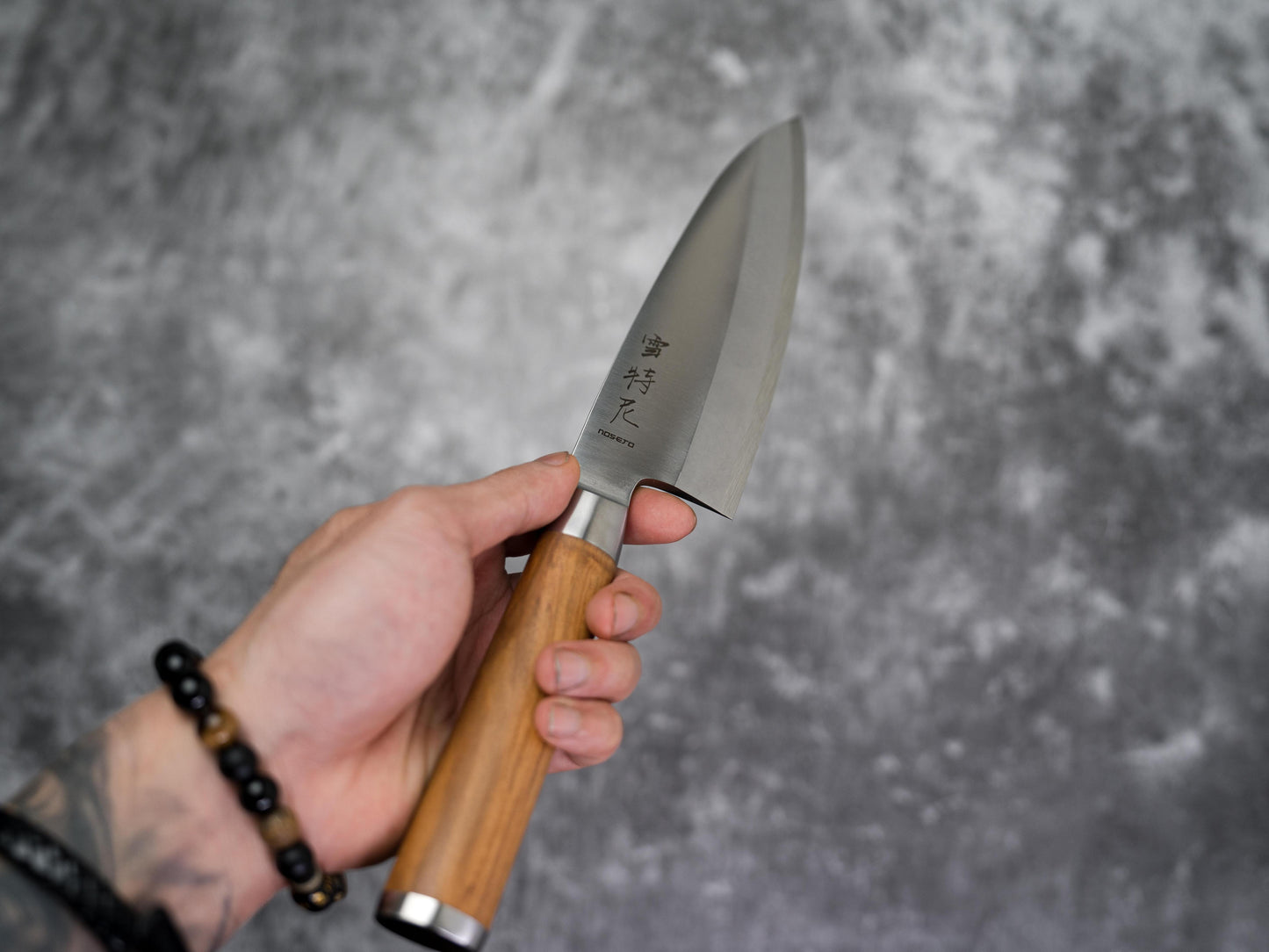 Noseto Deba 180 mm en acier forgé avec bois d'olivier naturel