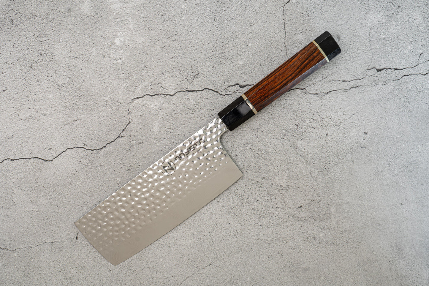 Noseto Suki Tall Nakiri Cleaver 67 couches martelé Damas Desert Iron Wood Handle