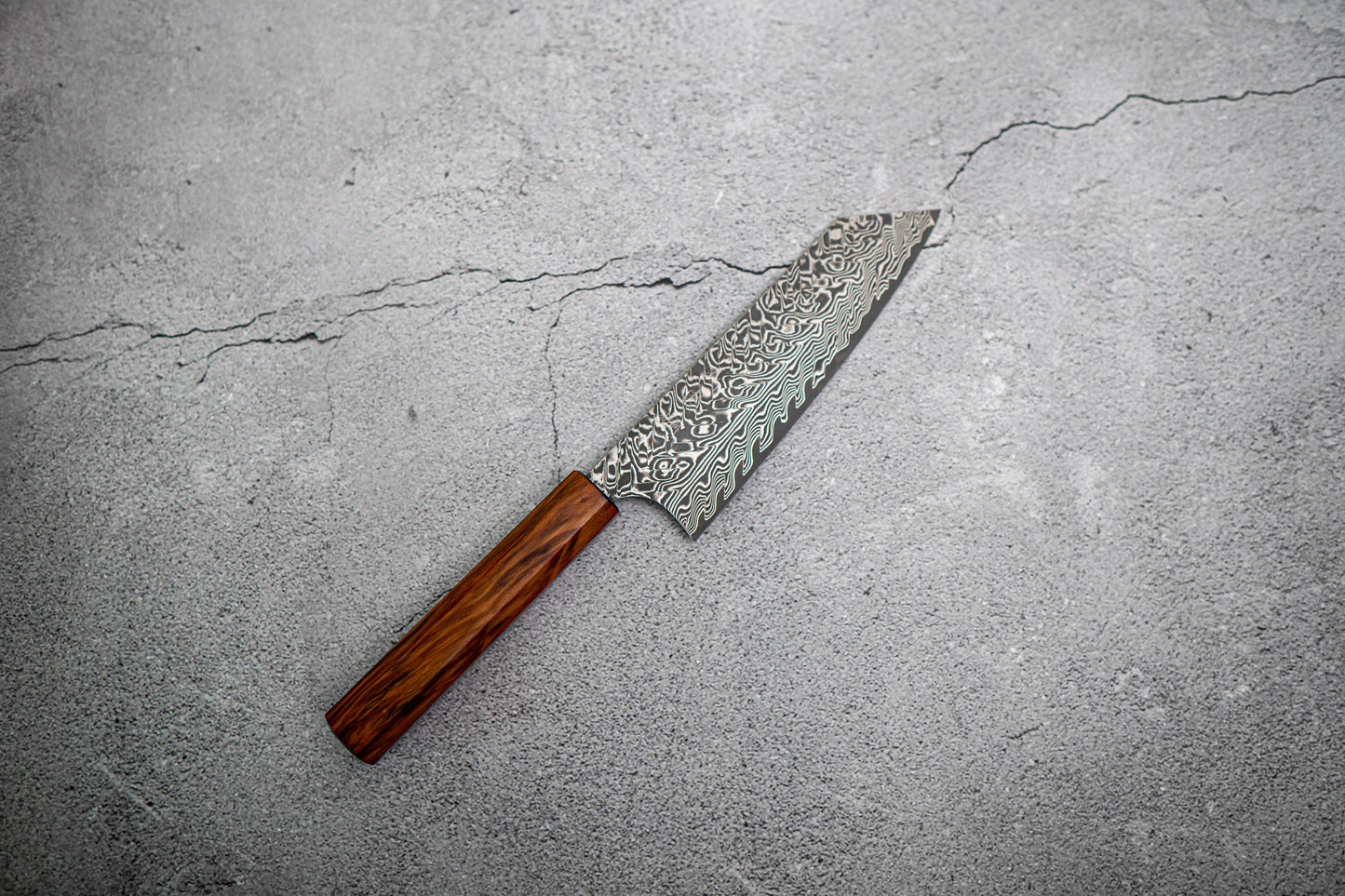 Couteau japonais Yoshimi Kato R2/SG2 Damas Bunka 165 mm Manche en bois Sugi (laqué)