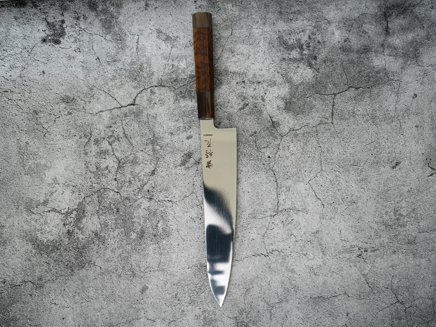 Noseto Hudo 240 mm Gyuto finition miroir VG10 simple acier avec bois de serpent et pierre blanche