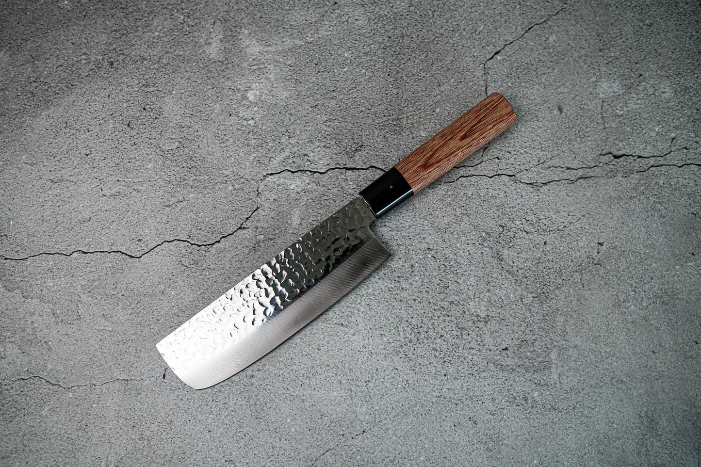 Couteau japonais Nakiri martelé Kanetsune DSR-1K6 165 mm, manche en bois de pakka rouge