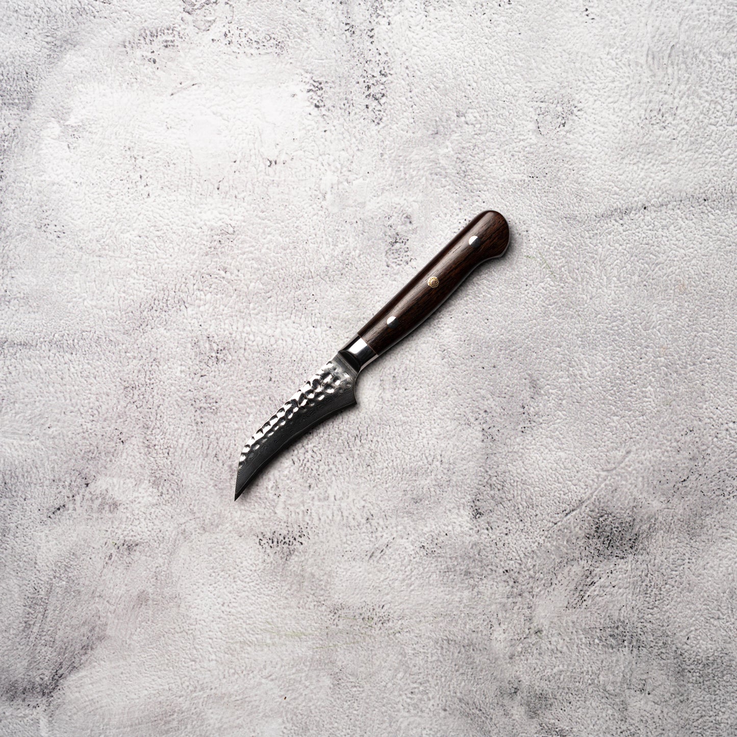 Couteau à découper/parer Noseto Yohan en damas martelé 90 mm, manche occidental en palissandre