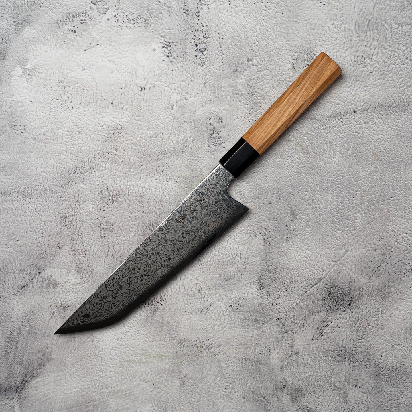 Couteau de chasse Noseto Nato Gyutu Sakimaru 210 mm 67 couches Damas avec bois d'olivier et corne de buffle