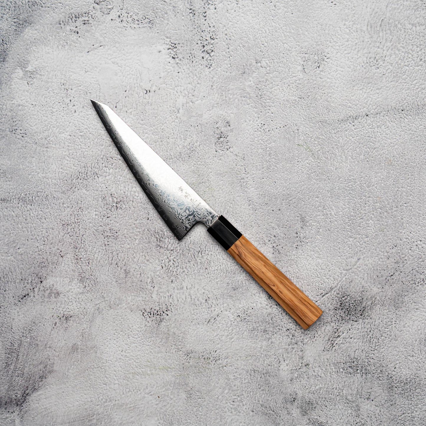 Couteau à lame fixe Nato Honesuki 150 mm, 67 couches, Damas, bois d'olivier et corne de buffle