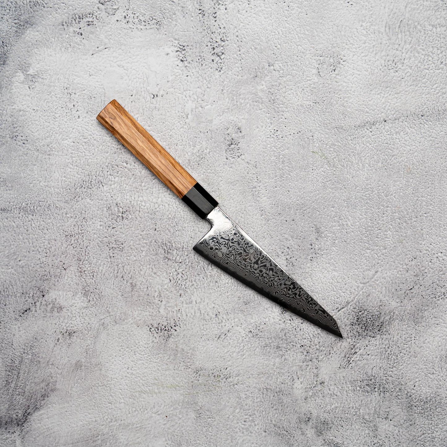 Couteau à lame fixe Nato Honesuki 150 mm, 67 couches, Damas, bois d'olivier et corne de buffle