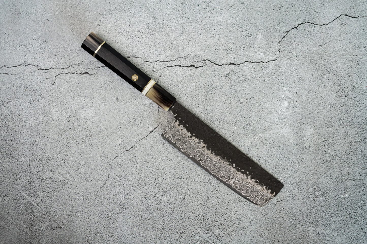 Noseto Vg10 67 couches Damas Tsuchime Finition Nakiri 180 mm Corne de buffle blanche Bois d'ébène
