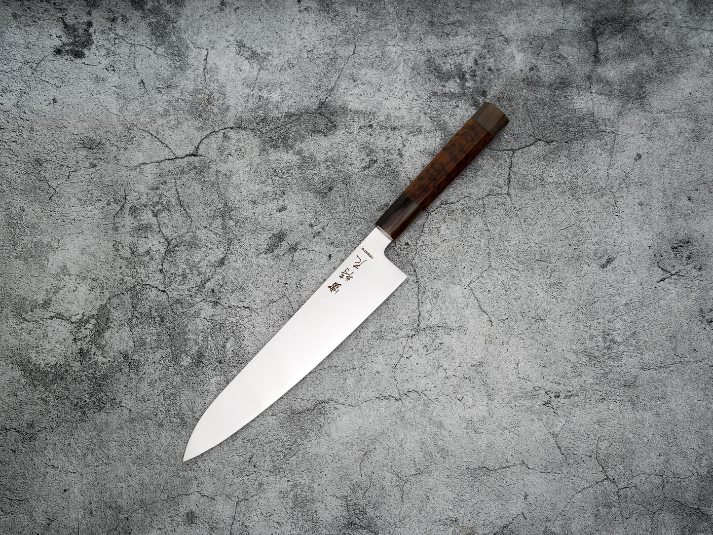Noseto Hudo 240 mm Gyuto finition miroir VG10 simple acier avec bois de serpent et pierre blanche