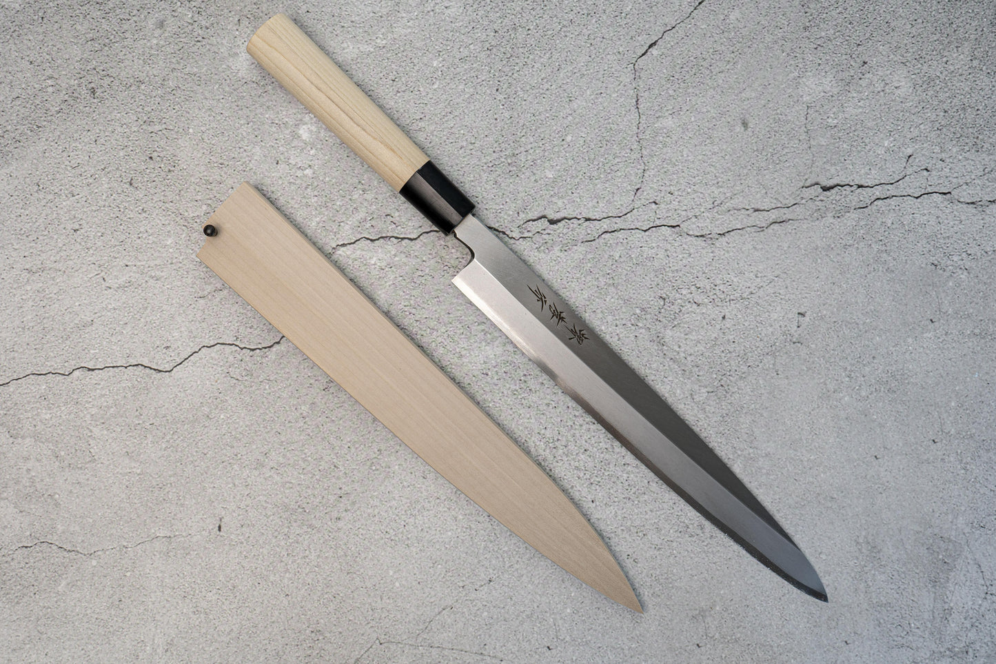 Couteau japonais Yanagiba en acier blanc Sakai Takayuki Kasumitogi, manche en magnolia