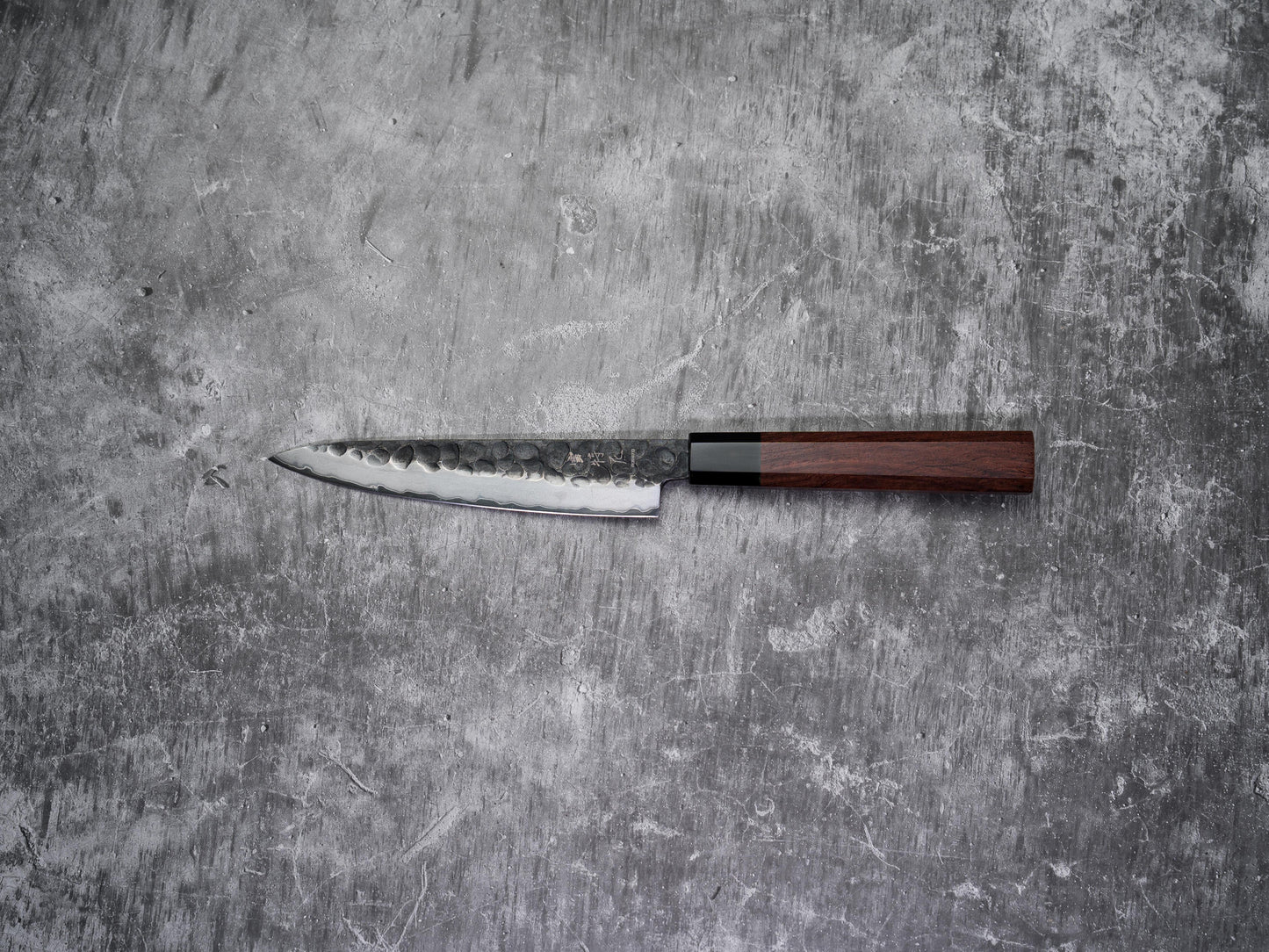 Noseto Neno 150 mm Petty 3 couches en acier au carbone avec bois rouge et corne de buffle