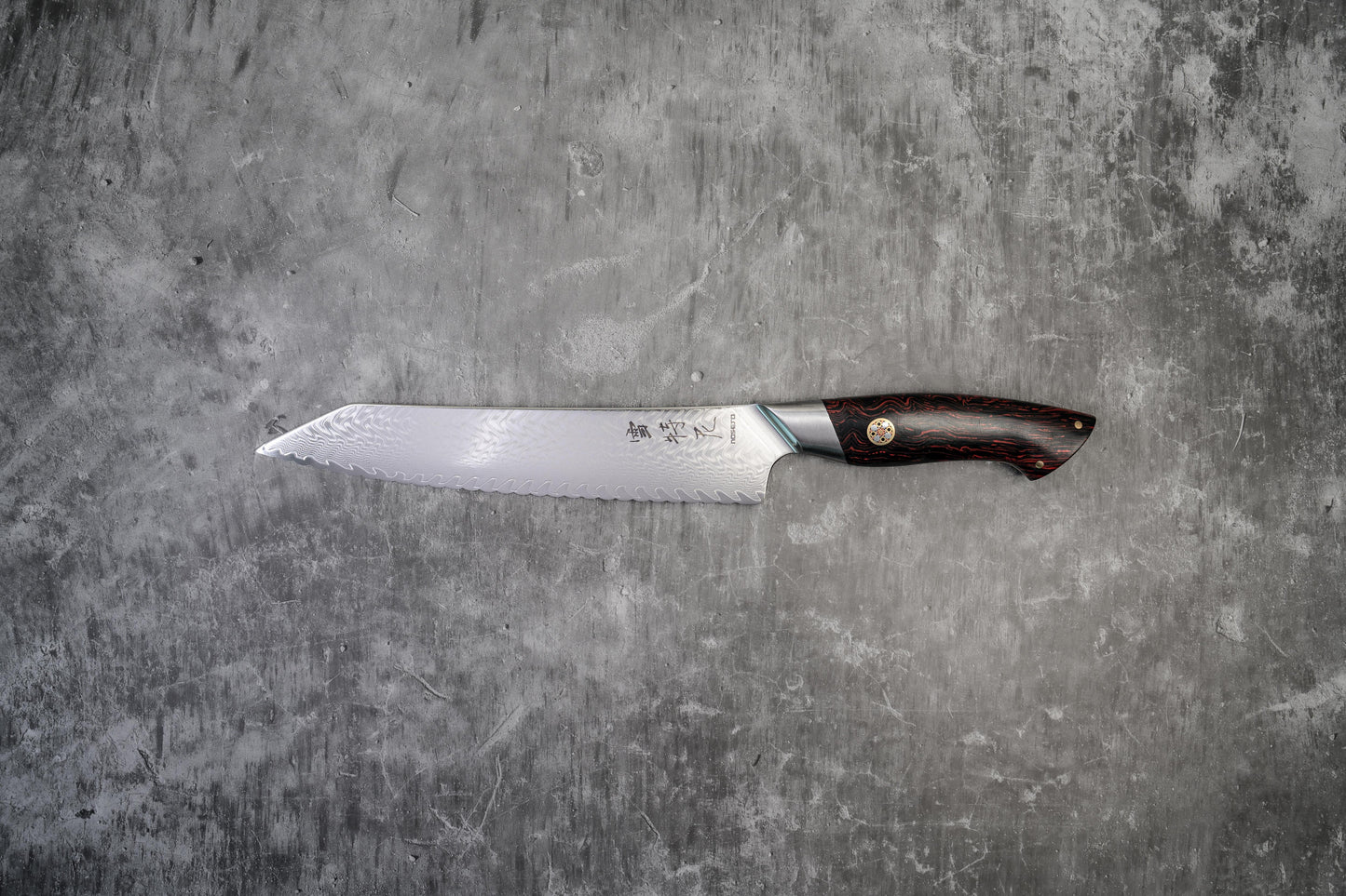 Couteau à pain Noseto Roku, noyau en acier poudré 73 couches, manche en G10 noir et rouge
