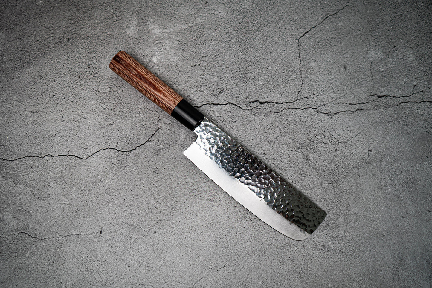 Couteau japonais Nakiri martelé Kanetsune DSR-1K6 165 mm, manche en bois de pakka rouge