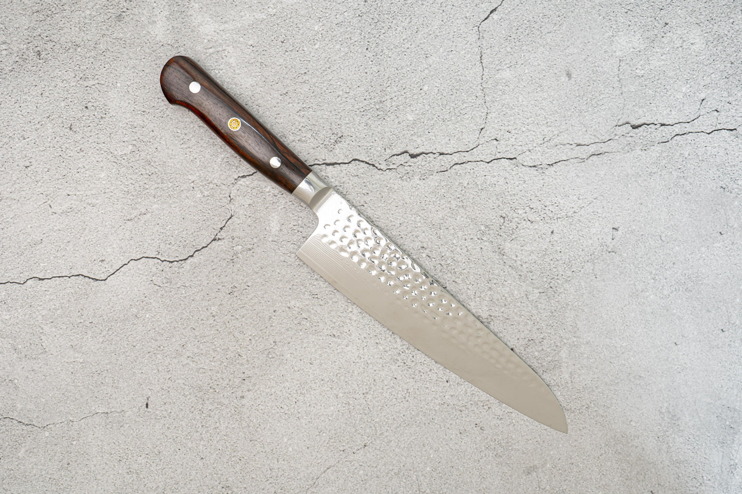 Couteau de poche Noseto Yohan en acier damas martelé 210 mm, manche occidental en palissandre