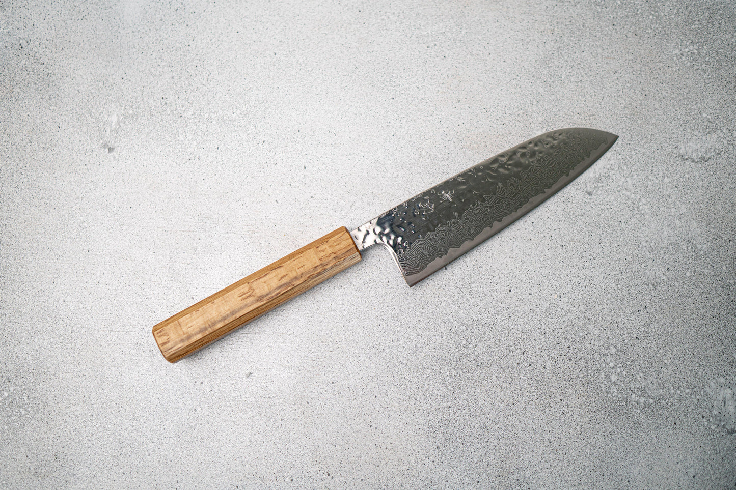 Seisuke Tsukikage AUS10 Migaki Fini Martelé Damas Santoku Couteau japonais 170mm Manche en chêne