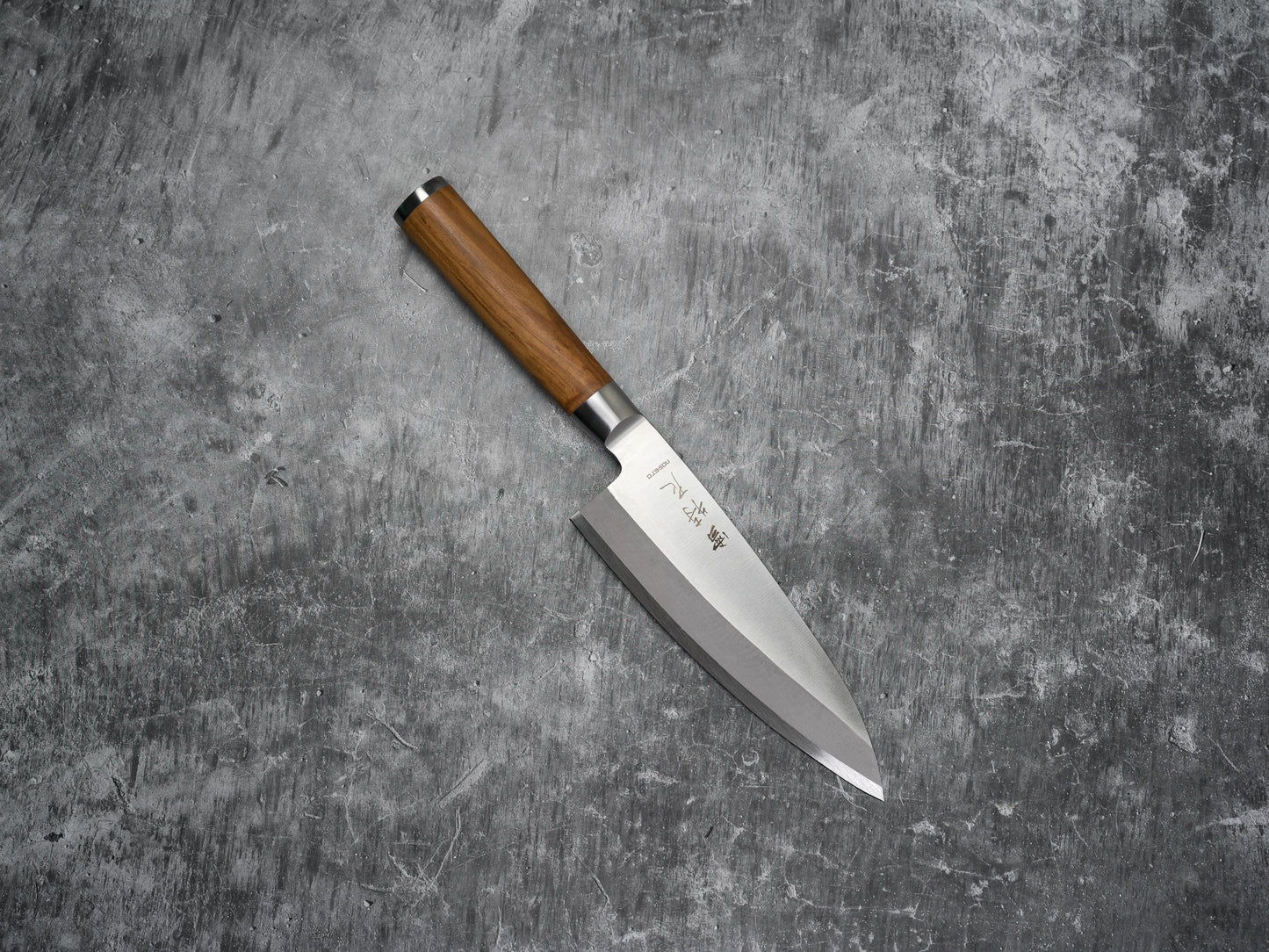 Noseto Deba 180 mm en acier forgé avec bois d'olivier naturel
