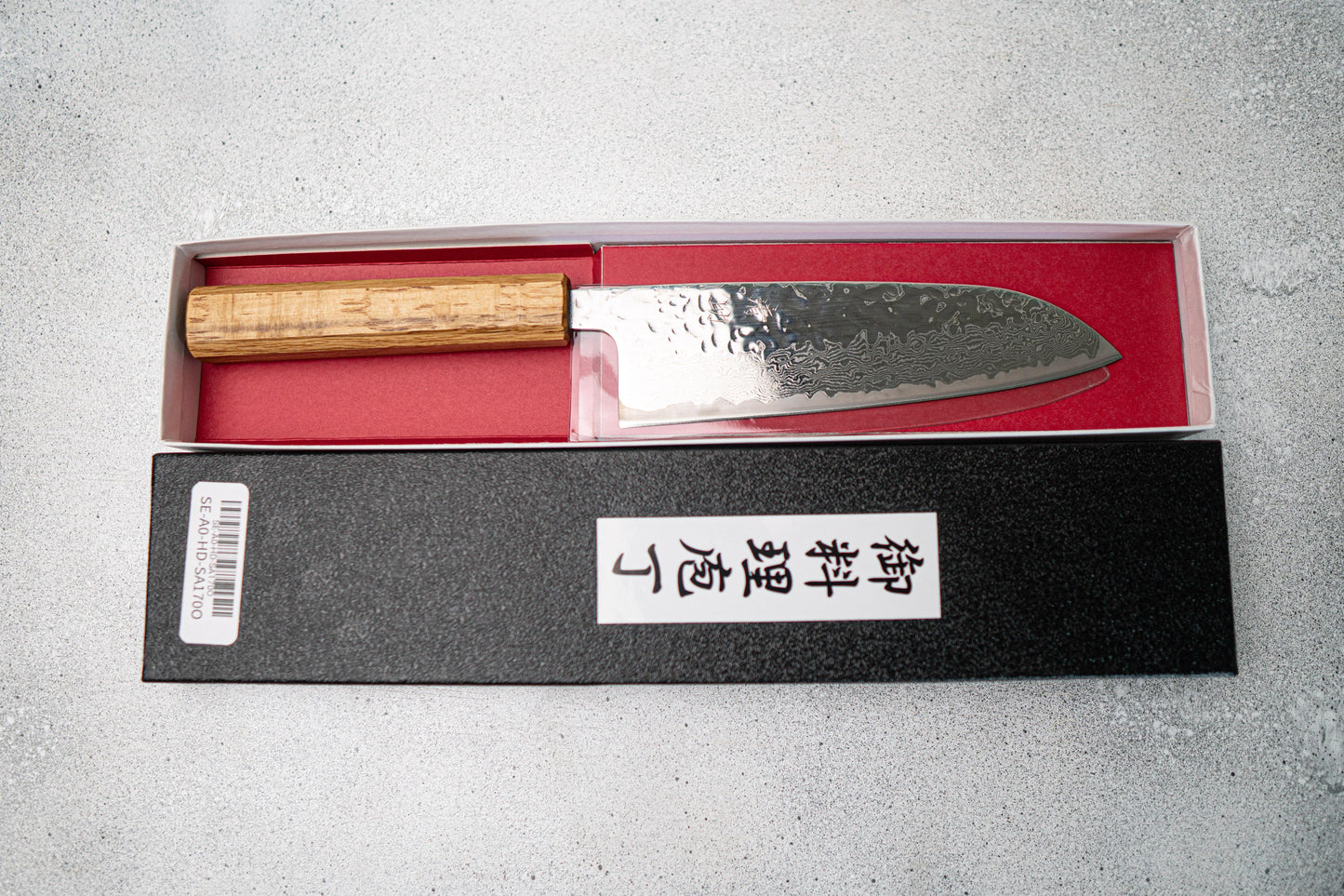 Seisuke Tsukikage AUS10 Migaki Fini Martelé Damas Santoku Couteau japonais 170mm Manche en chêne