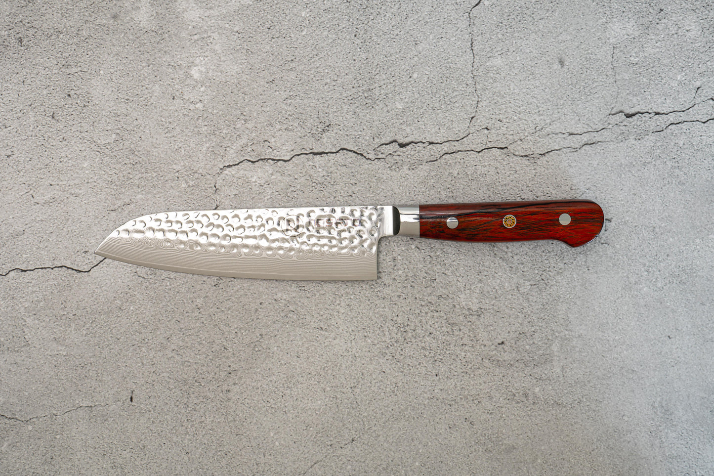 Couteau Santoku Damas martelé Noseto Yohan 180 mm, manche occidental en palissandre