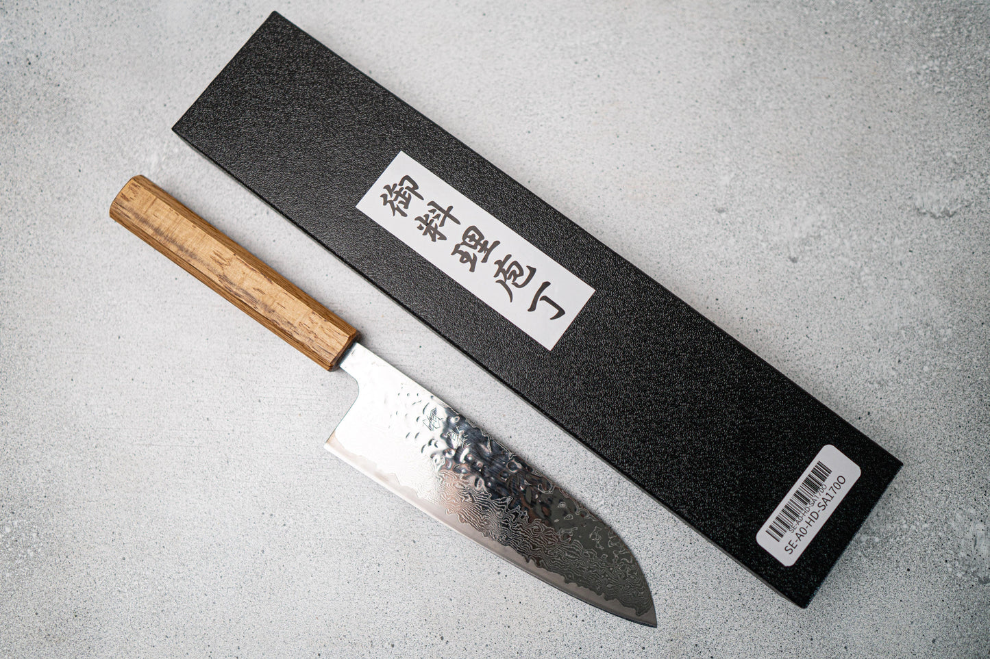 Seisuke Tsukikage AUS10 Migaki Fini Martelé Damas Santoku Couteau japonais 170mm Manche en chêne