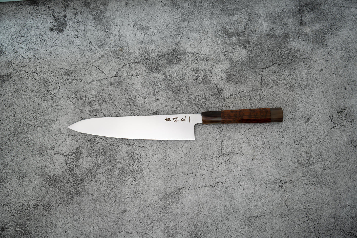 Noseto Hudo 240 mm Gyuto finition miroir VG10 simple acier avec bois de serpent et pierre blanche