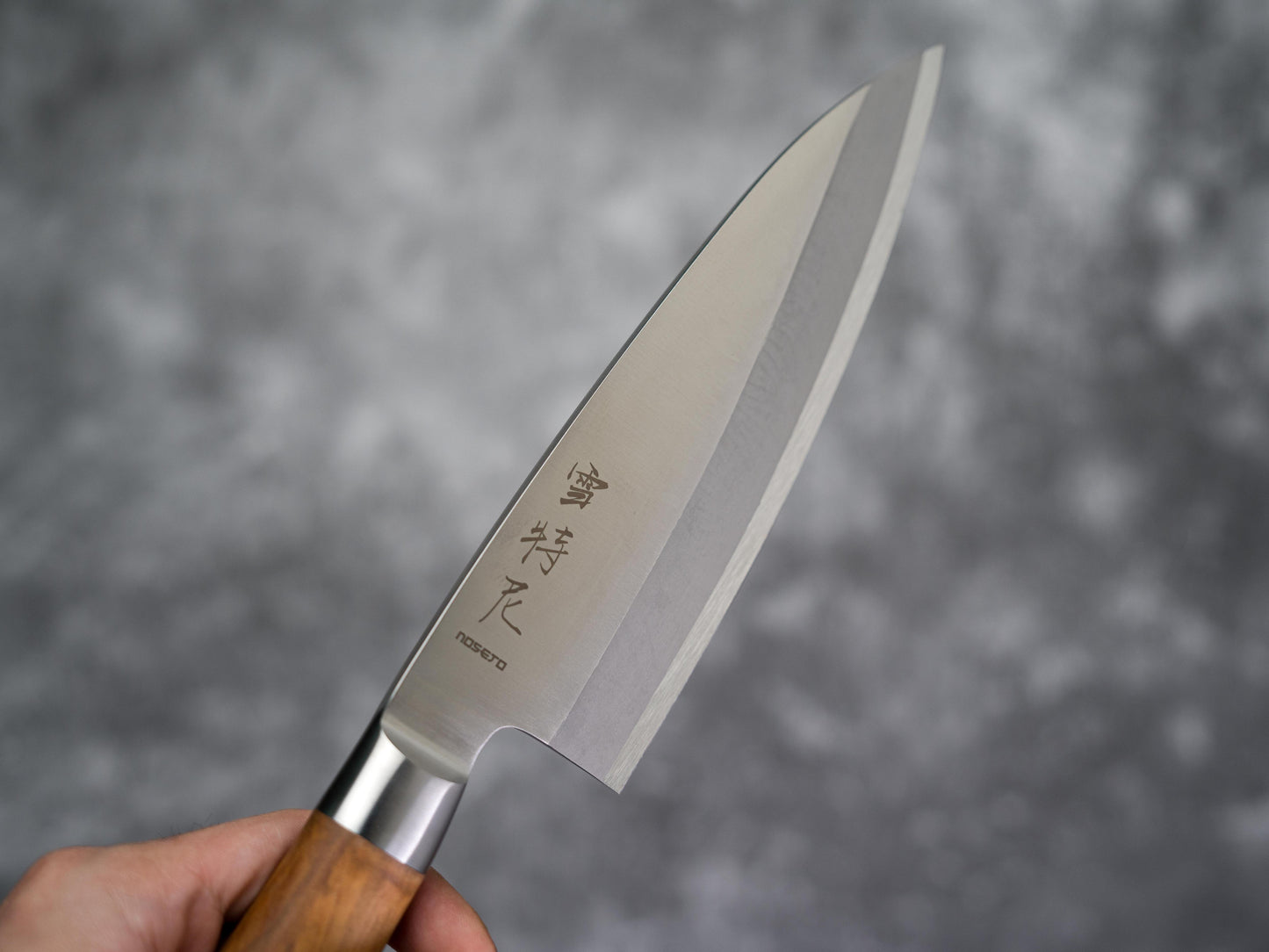 Noseto Deba 180 mm en acier forgé avec bois d'olivier naturel