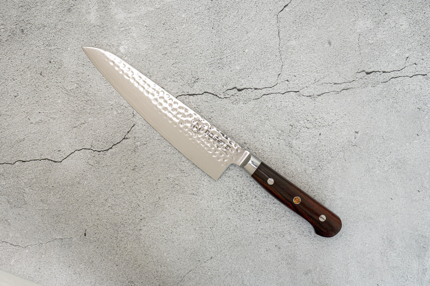 Couteau de poche Noseto Yohan en acier damas martelé 210 mm, manche occidental en palissandre
