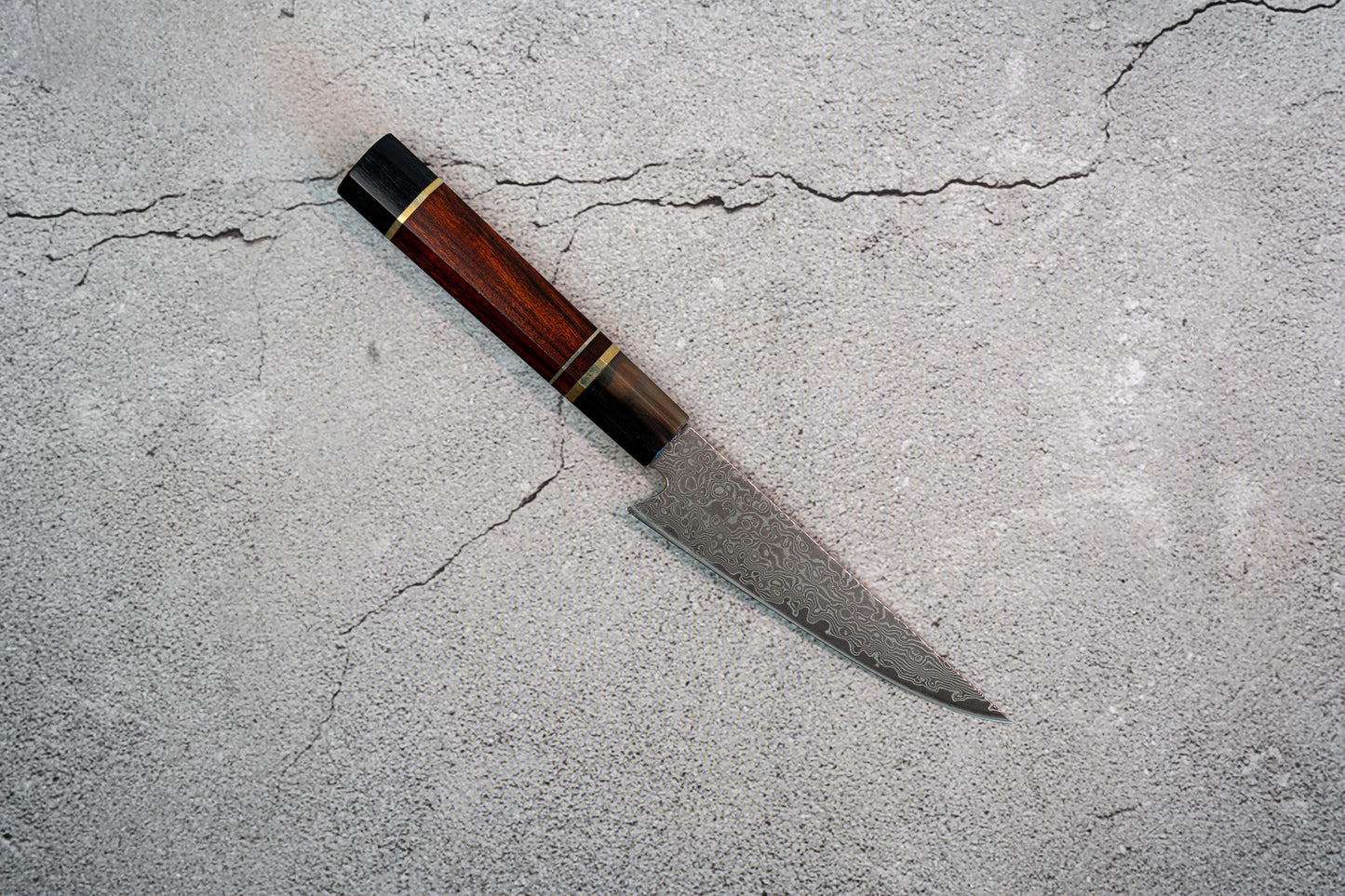 Couteau Noseto Kaji Petty 130 mm, Damas, noyau en acier VG-10, 67 couches, cornes de buffle, bois de fer