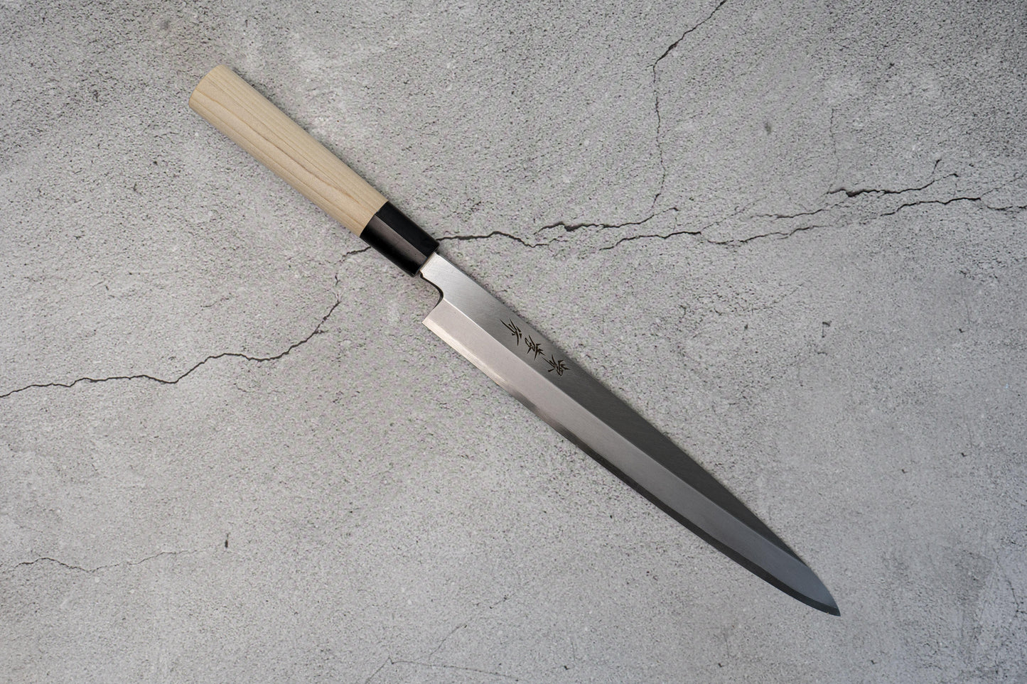 Couteau japonais Yanagiba en acier blanc Sakai Takayuki Kasumitogi, manche en magnolia