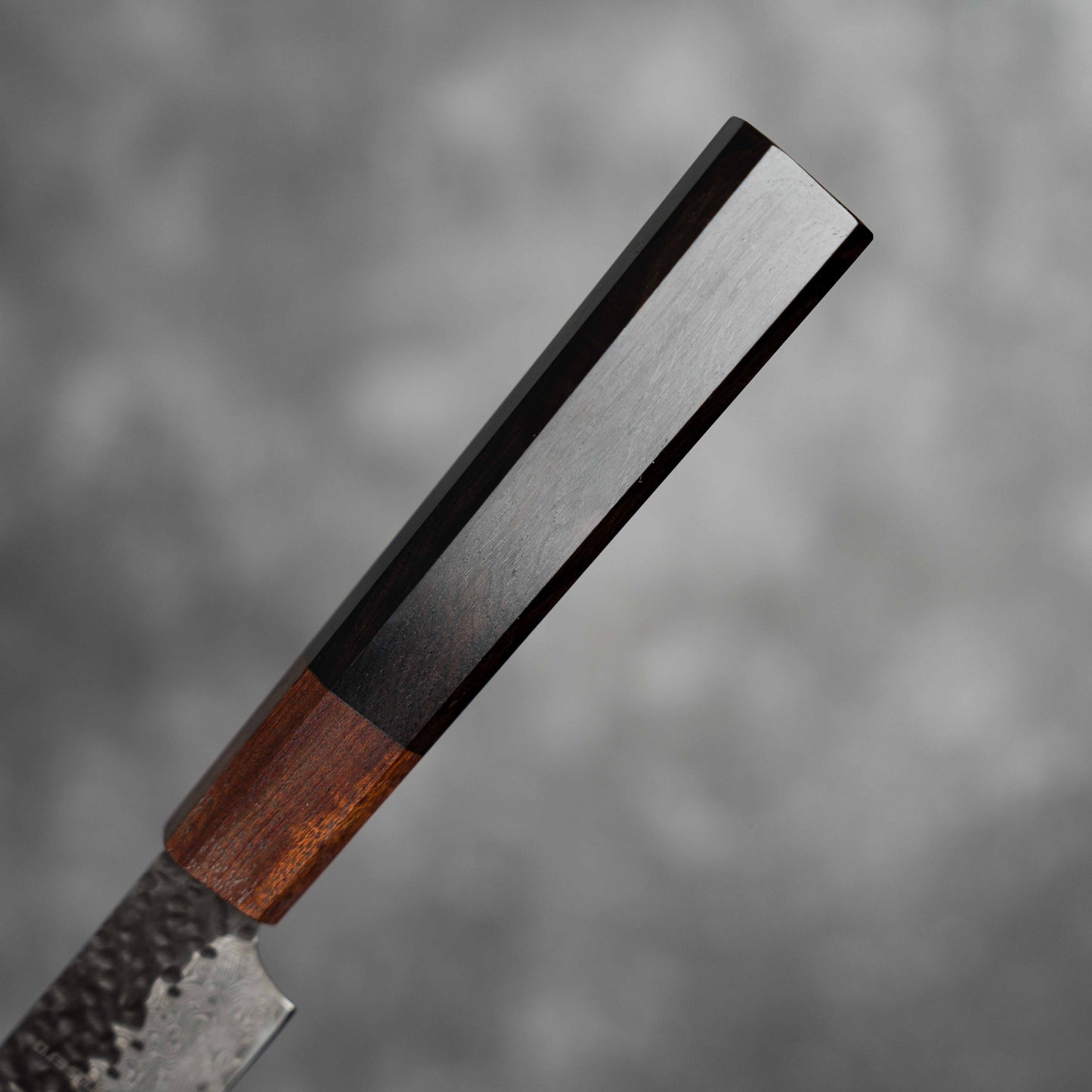 Noseto Kuki Santoku 160mm 67 couches Damas Tsuchime Finition Bois Pakka Noir