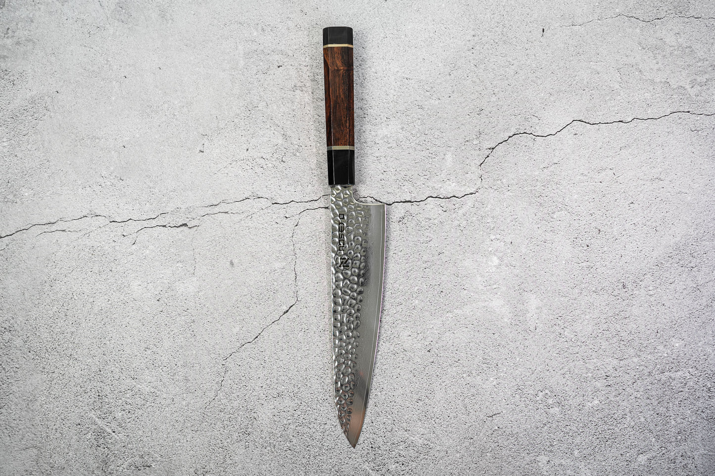Couteau à lame Noseto Suki Gyuto 210 mm 67 couches Damas martelé avec manche en bois de fer du désert