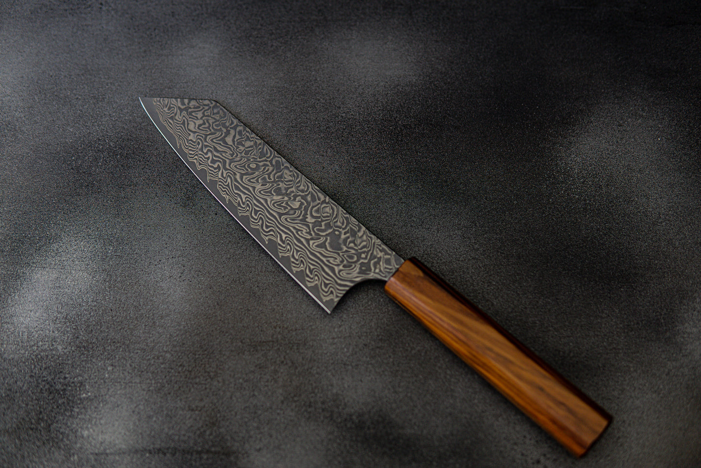 Couteau japonais Yoshimi Kato R2/SG2 Damas Bunka 165 mm Manche en bois Sugi (laqué)