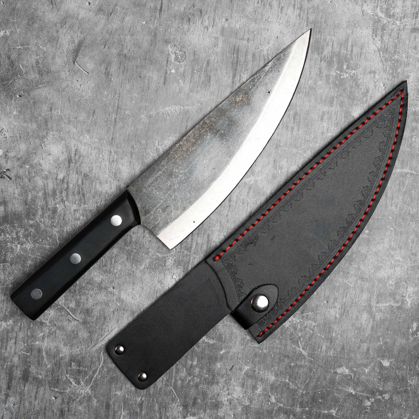 Couteau de chef serbe Noseto 210 mm en acier au carbone avec couvercle