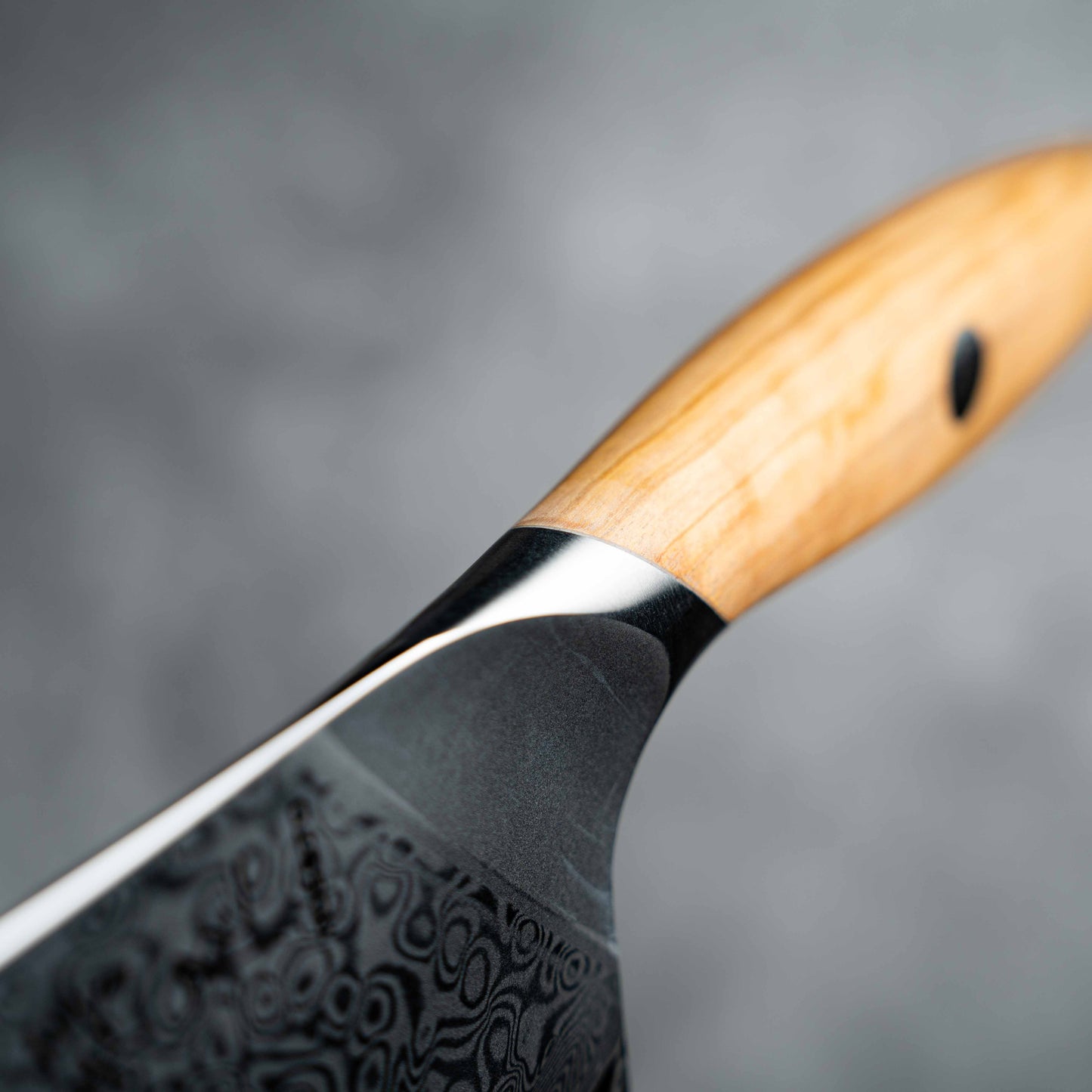 Couteau à désosser/fileter Noseto Batsu 180 mm 73 couches d'acier damas avec manche en bois d'olivier
