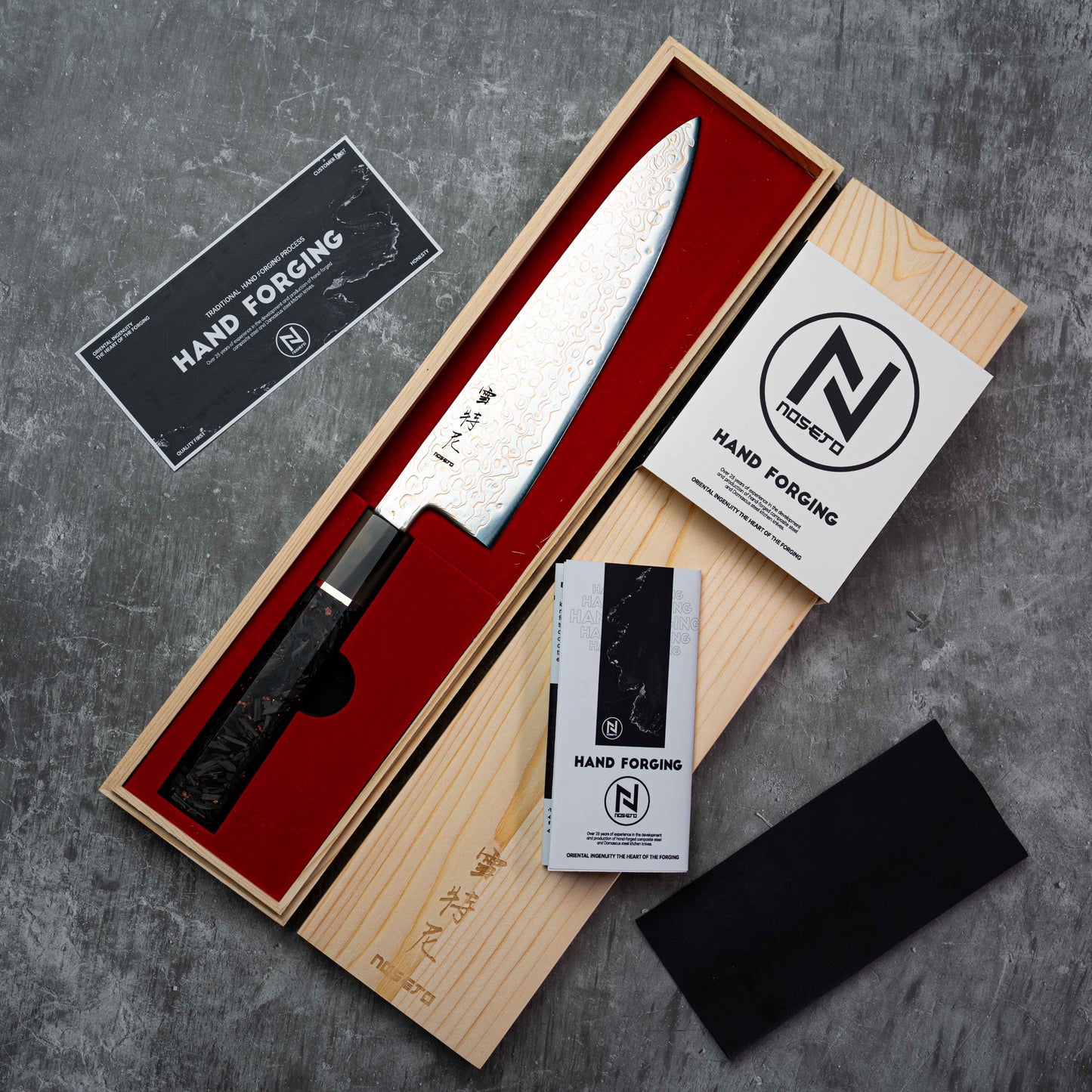 Couteau Noseto Kuza 210 mm Gyuto 67 couches VG-10 en cuivre damas avec résine de corne de buffle et fibre de carbone mélangée
