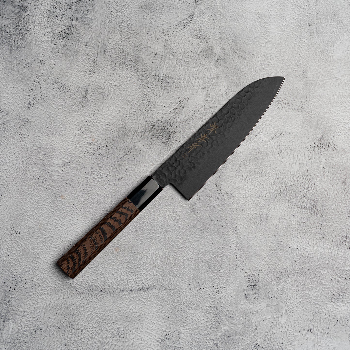 Sakai Takayuki Santoku 170 mm Kurokage VG10 martelé revêtement en téflon poignée wengé