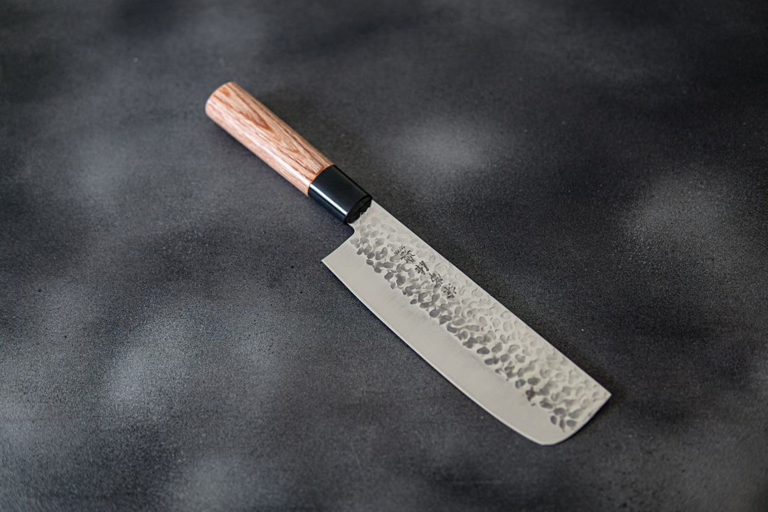 Couteau japonais Nakiri martelé Kanetsune DSR-1K6 165 mm, manche en bois de pakka rouge