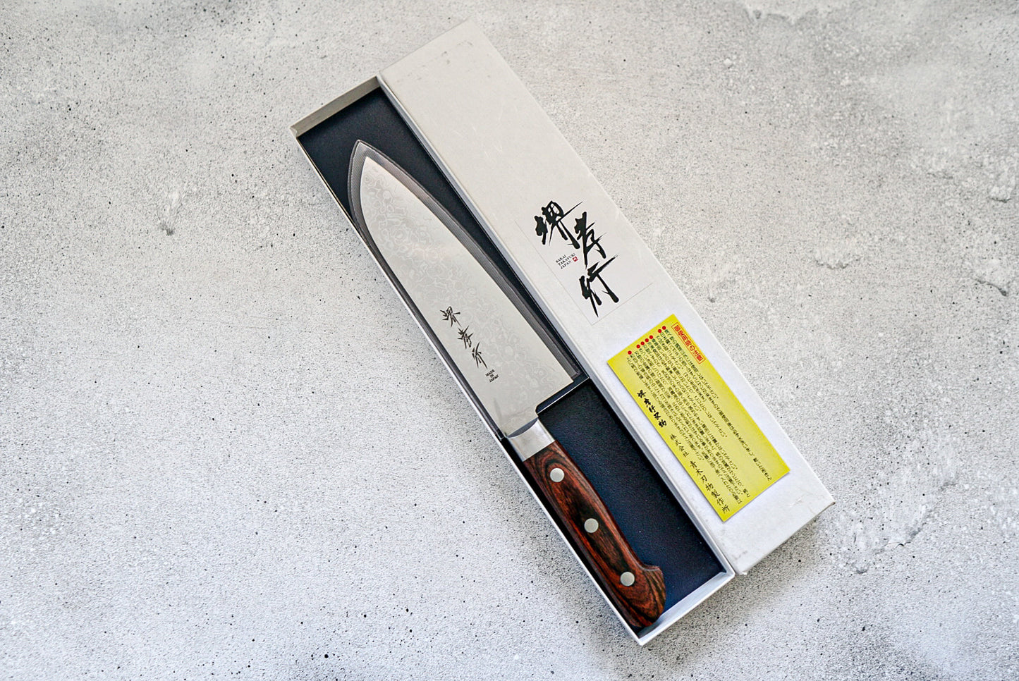 Couteau Santoku Sakai Takayuki 165 mm VG10 17 couches Damas finition miroir avec bois d'acajou