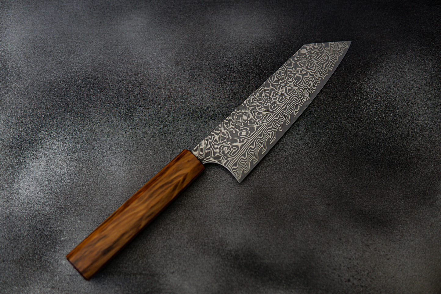 Couteau japonais Yoshimi Kato R2/SG2 Damas Bunka 165 mm Manche en bois Sugi (laqué)