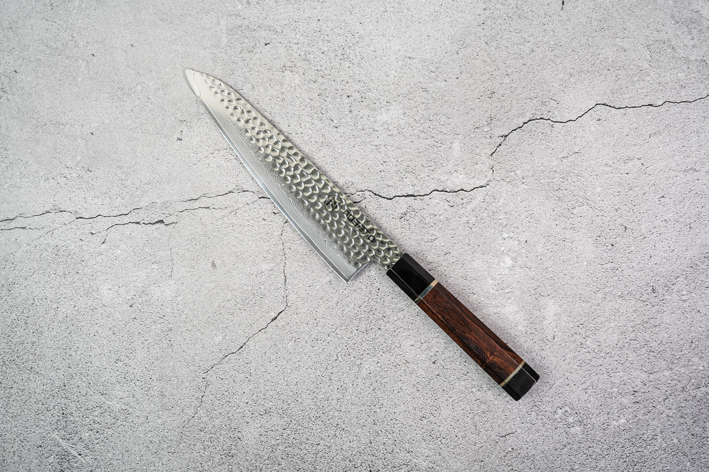 Couteau à lame Noseto Suki Gyuto 210 mm 67 couches Damas martelé avec manche en bois de fer du désert