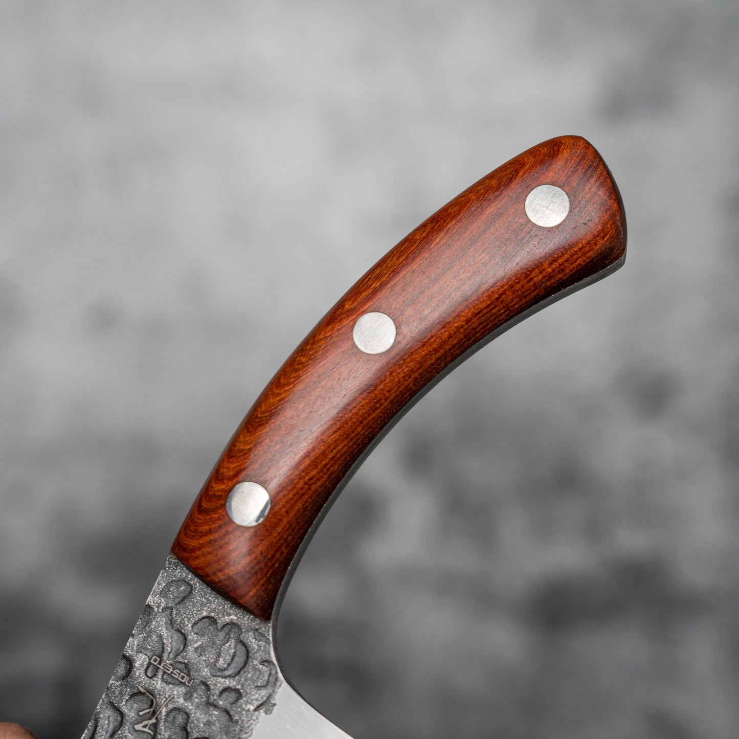 Couteau de boucher Noseto 135 mm avec étui en cuir et manche en palissandre