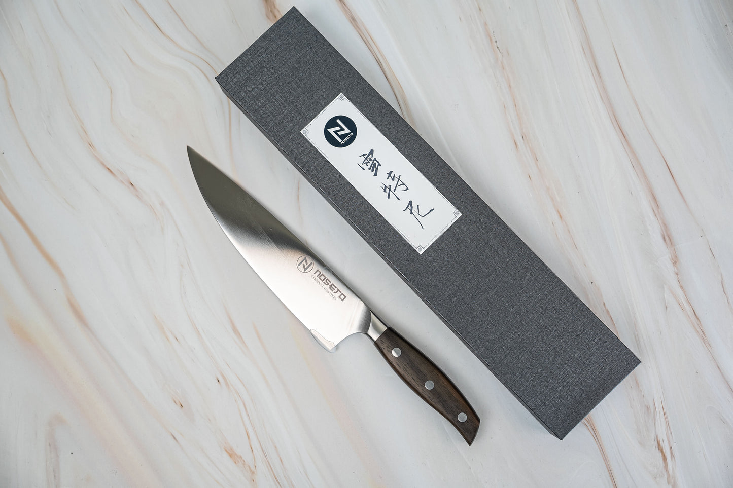 Couteau de chef allemand NOSETO 210 mm en acier inoxydable de haute qualité avec manche en bois de santal rouge