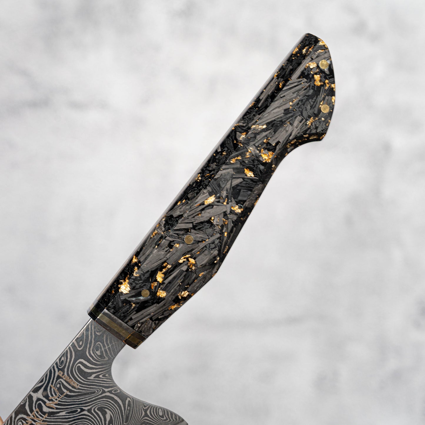 Couteau de chasse Noseto Mare Gyuto 210 mm 67 couches Au-10 Damas, manche en résine et fibre de carbone